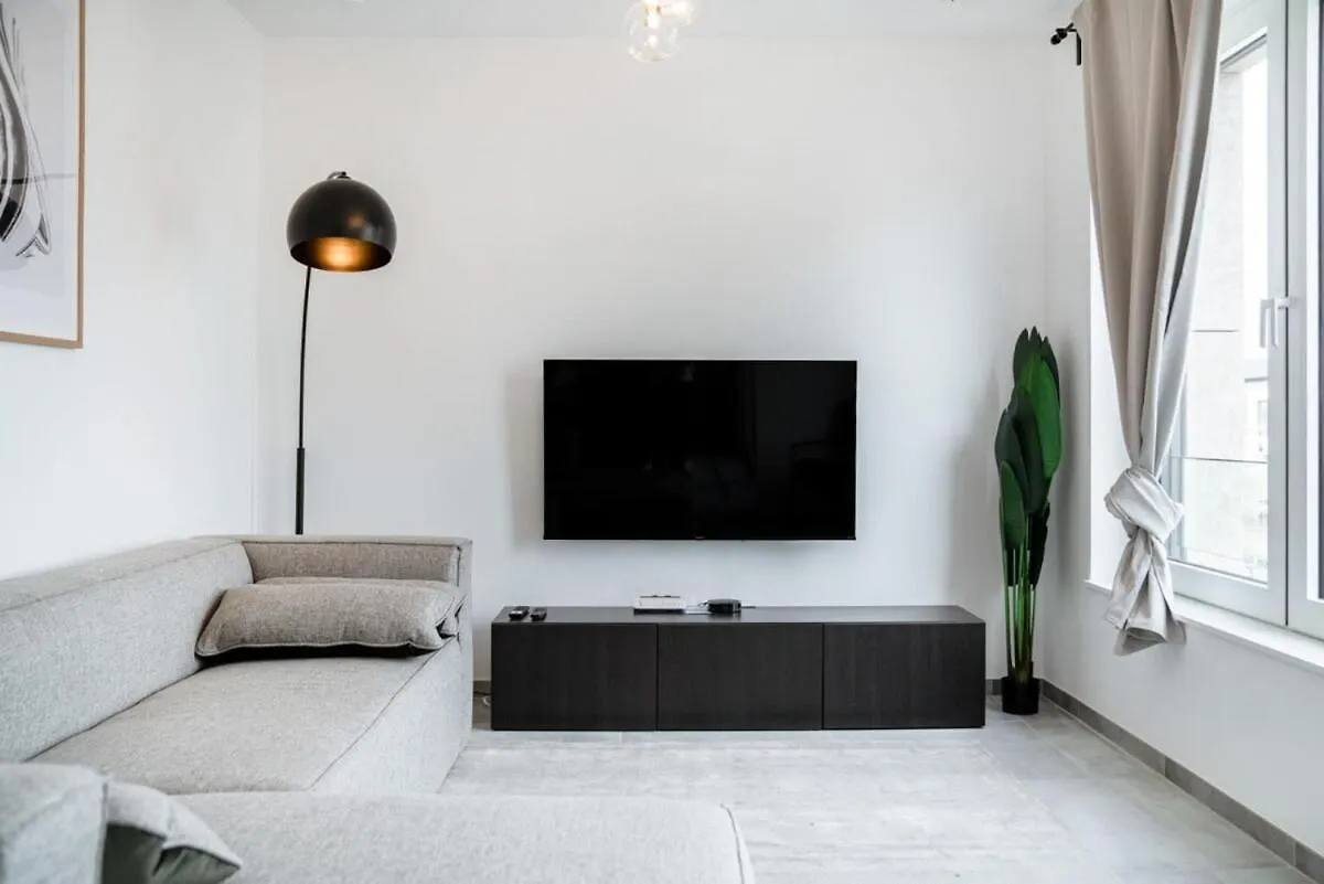 Lux 1Br King Bed, Balcony, Near City Center Lüksemburg Daire